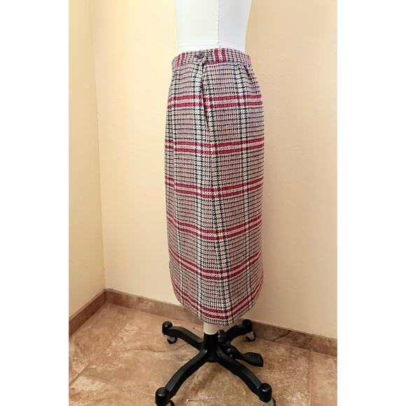 Vintage Pendleton Wool Midi Skirt | Plaid Red Black | Size 6 | Made in USA - Picture 6 of 6